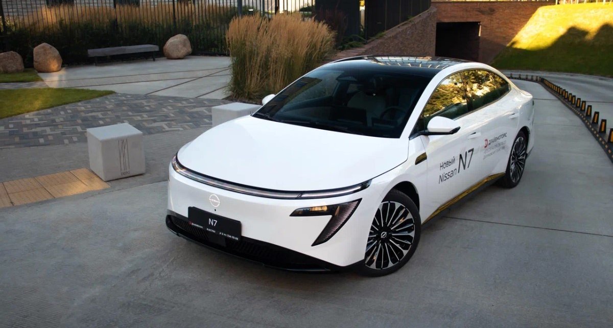 В Беларуси рухнули цены на хайповый автомобиль Nissan. Смотрите, как дешево