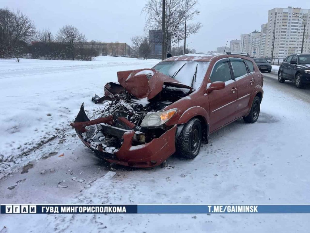 На Матусевича «Pontiac» врезался в остановившуюся «Газель» (ВИДЕО)