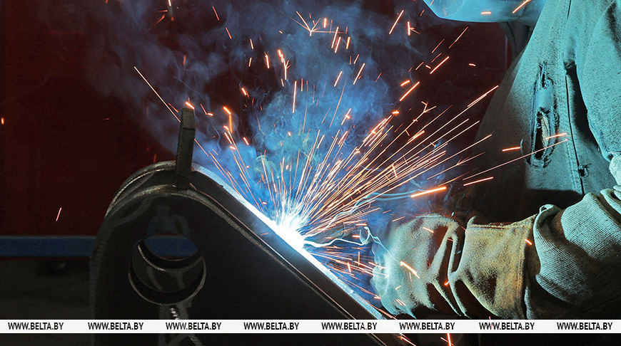 Лукашенко обратил внимание правительства на спад в промышленности