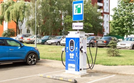 В Беларуси начали показывать свободные паркоместа у зарядных станций