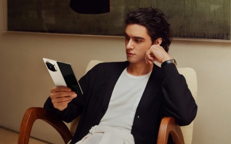 Тонкий и с флагманской камерой. В Беларуси начались продажи складного смартфона Huawei Mate X7