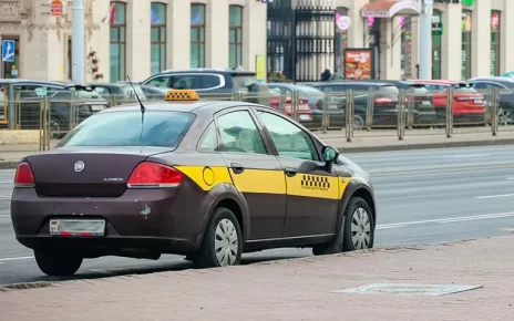 В Беларуси хотят ограничить цены на такси - подробности