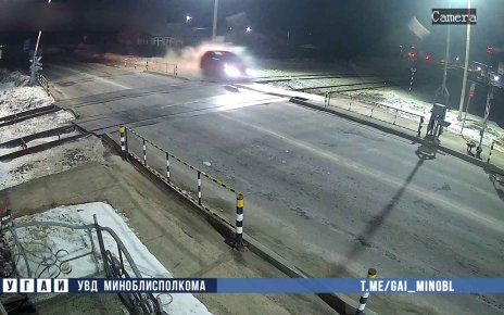 В Молодечно пьяный водитель врезался в железнодорожный шлагбаум