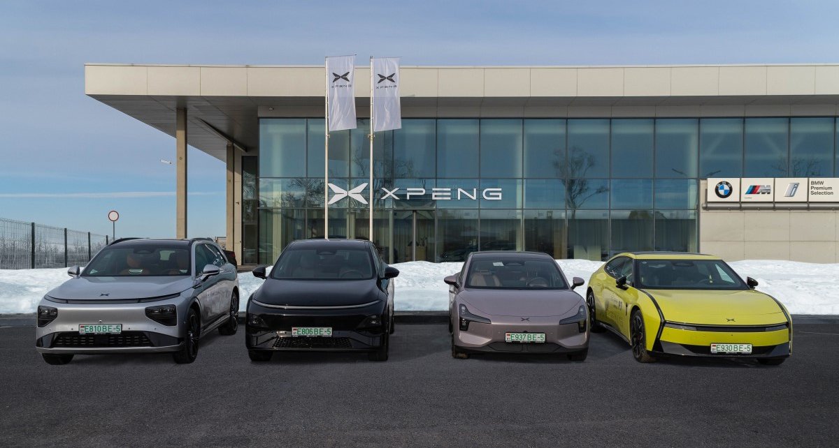 Как на болиде «Формулы-1». В Минске запустили тест-драйвы суперкаров Xpeng