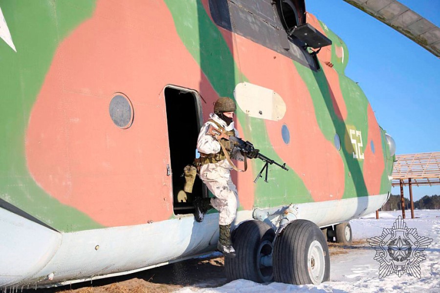 Сразу несколько воинских частей приведены в готовность в рамках проверки ВС