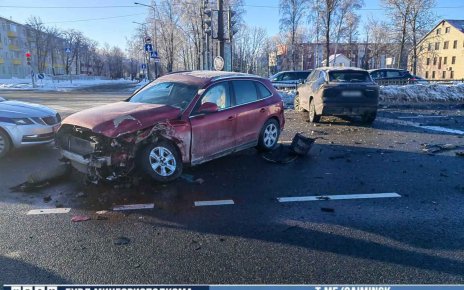 На Притыцкого водитель проехала на красный и устроила ДТП