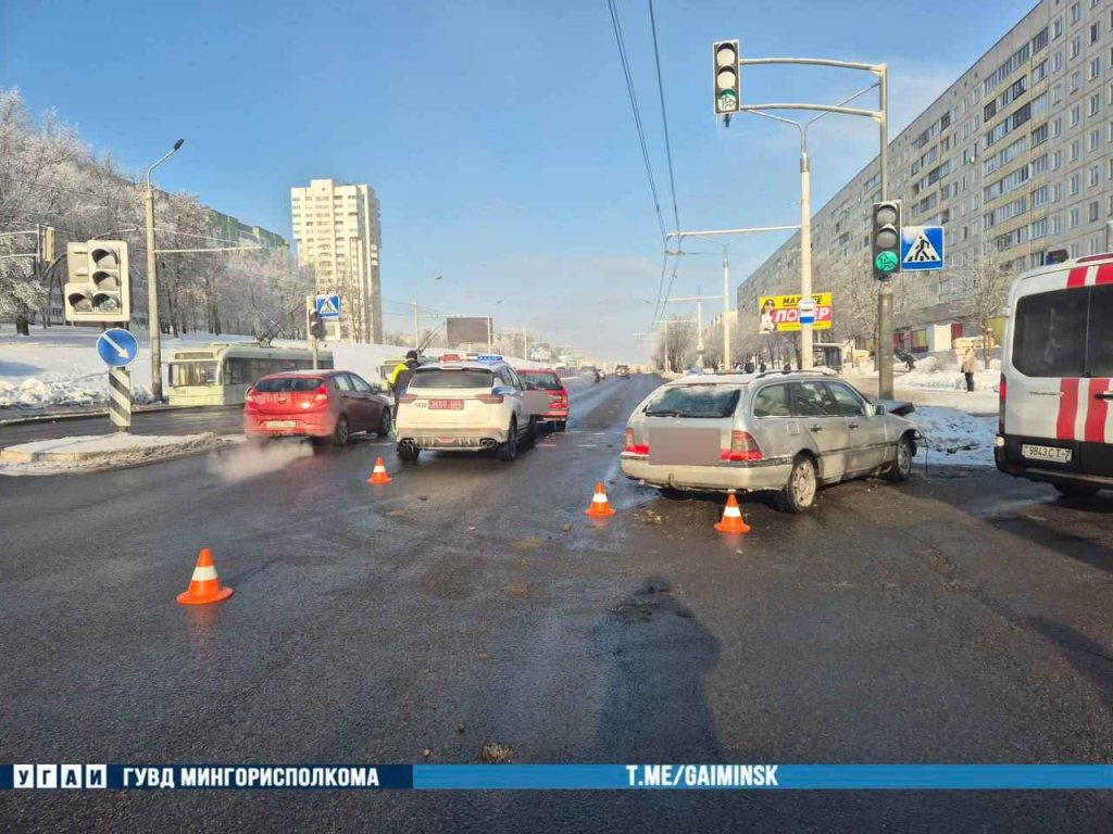 На Рокоссовского авария со встречным автомобилем