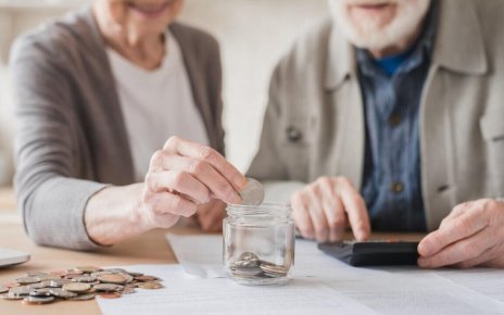 Стало известно, как отличаются пенсии мужчин и женщин в ЕС. А что в Беларуси?