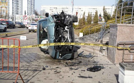 БМВ перевернулся и сбил ребенка возле ТЦ «Dana Mall»