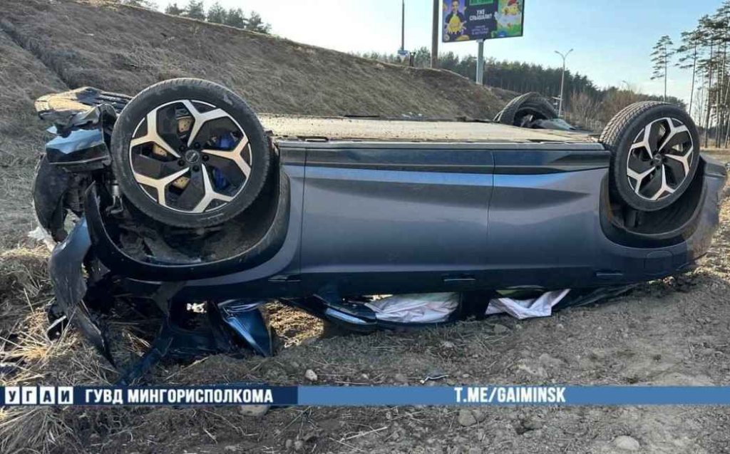 На МКАД опрокинулся автомобиль с несовершеннолетними пассажирами