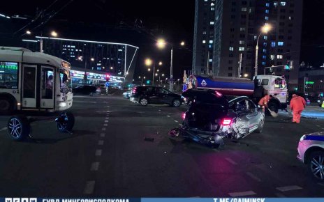 «Hyundai» вылетел на красный и устроил аварию на проспекте Независимости