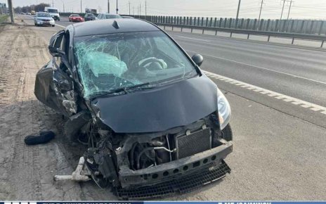 На МКАД "Тойота" врезалась в столб