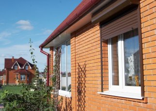 Какие окна лучше установить в частном доме: советы по выбору ПВХ