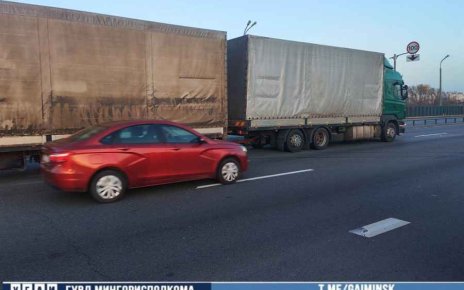 На МКАД фура столкнулась с "Опелем"