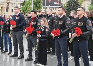 Хоккейное сообщество Беларуси почтило память павших героев на Площади Победы