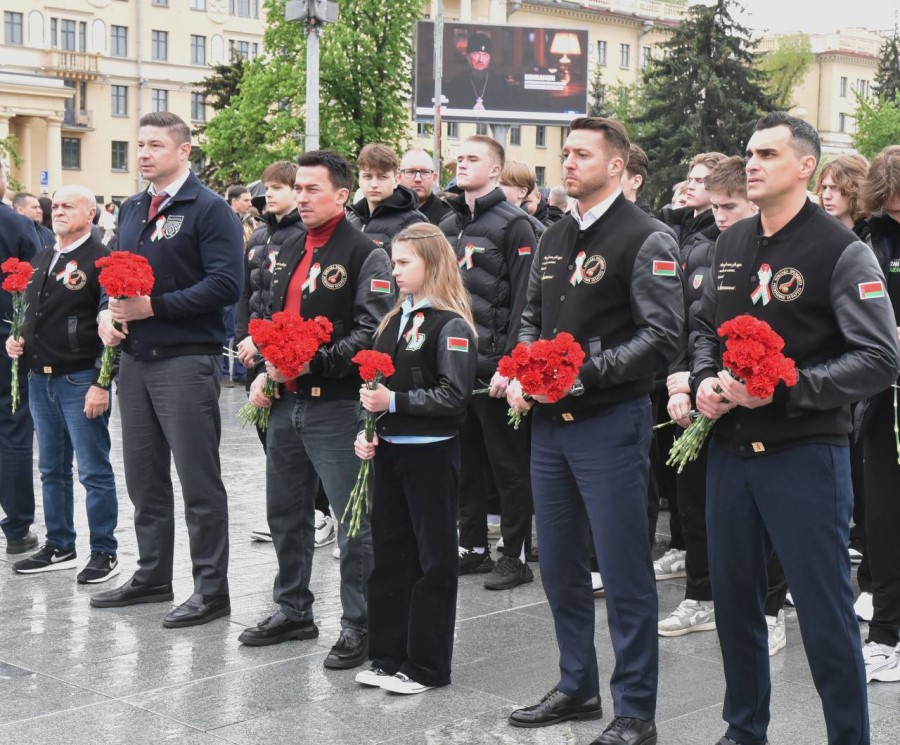 Хоккейное сообщество Беларуси почтило память павших героев на Площади Победы