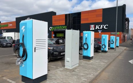 Zaryadka открыла крупнейший хаб для быстрой зарядки электромобилей в Каменной Горке