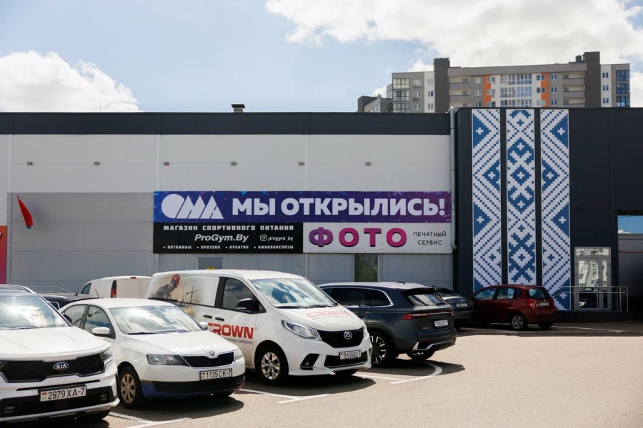 В минской Лошице с ажиотажем открылся магазин ОМА