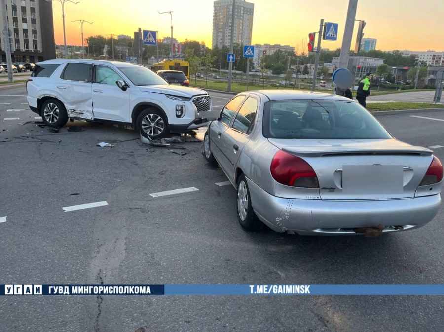 Нетрезвый водитель на Ford устроил аварию на красный: пострадала пассажирка Hyundai