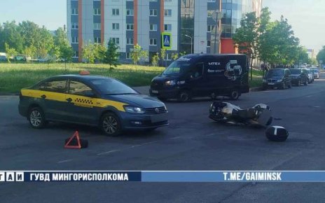 Авария с мотоциклом Honda и такси Volkswagen на Софьи Ковалевской