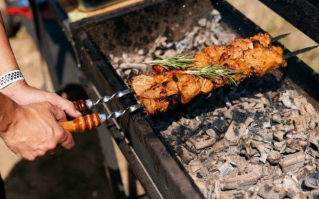 В Зеленой гавани стали проводить вкусные ярмарки с шашлыками и «диким» пловом