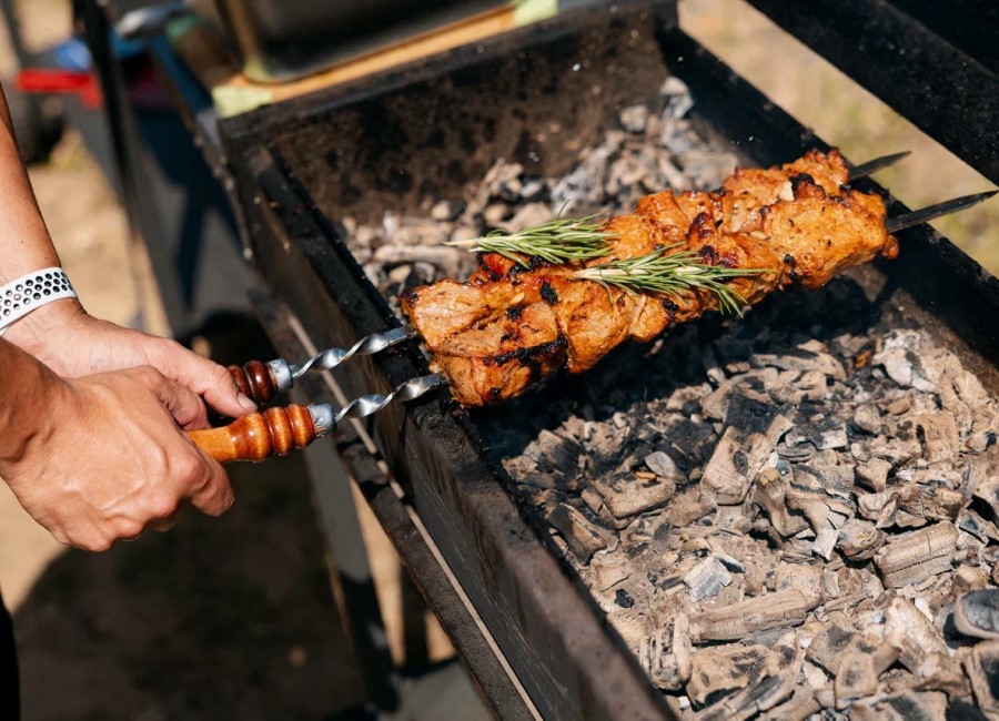 В Зеленой гавани стали проводить вкусные ярмарки с шашлыками и «диким» пловом В Зеленой гавани стали проводить вкусные ярмарки с шашлыками и «диким» пловом