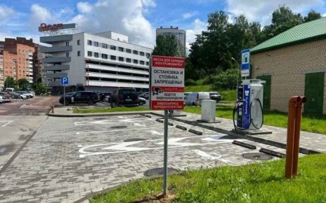 В Минске открыли новый зарядный хаб для электрокаров с системой контроля нарушений