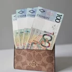 В августе в Беларуси будет рост пенсий и пособий, завершение приема в вузы и новые банковские комиссии