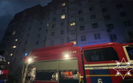 МЧС вытащили мужчину из пожара в Минске