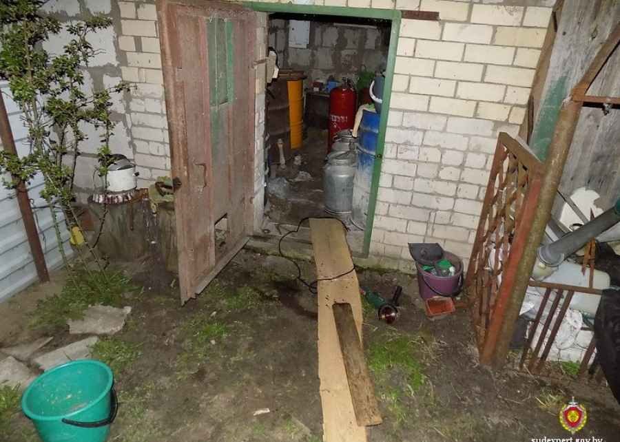 Пенсионерка пилила доски болгаркой и до смерти порезала себя