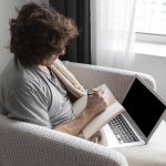 Ответы про удаленную работу: где работать, кто оплачивает технику и как учитываются травмы Удалёнка без вопросов: где работать, кто оплачивает технику и как учитываются травмы