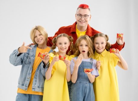 Банни, Кука и Сгущёна. «Копеечка» запустила коллекцию из 24 игрушек-продуктов с надписями