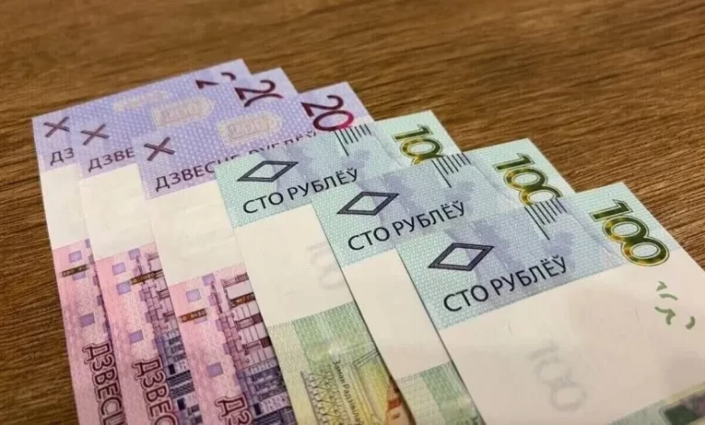 Какие зарплаты в госуправлении Беларуси: Белстат раскрыл свежие данные