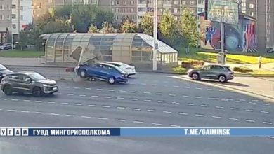 В Минске водитель Skoda снёс светофор на оживлённом перекрёстке