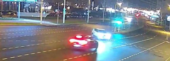 Ночью каршеринг столкнулся с автомобилем на перекрёстке Дзержинского