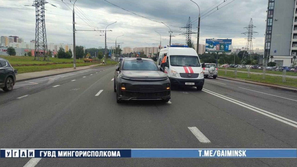 На улице Горецкого в Сухарево сбили дорожного рабочего