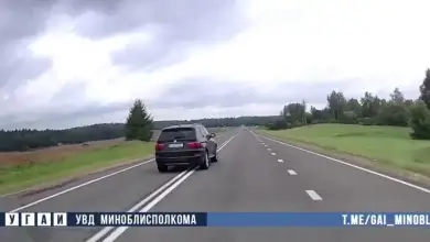 BMW нарушил правила обгона на трассе под Логойском (видео)