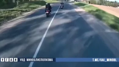 За обгон через "сплошную" мотоциклистов лишили прав на 8 и 4 месяцев (видео нарушения)