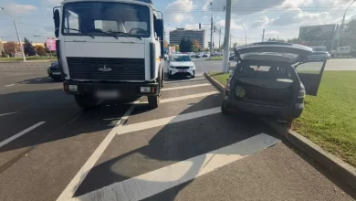 На улице Радиальной "Mazda" попала под "МАЗ"