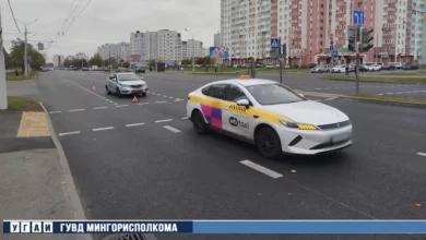 Школьник-велосипедист попал под такси на Лобанка