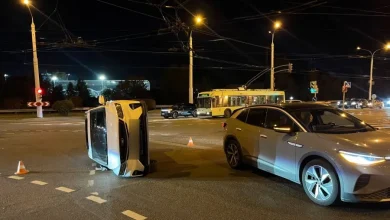 На перекрестке в Минске перевернулся автомобиль
