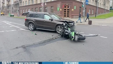 На Карла Маркса мотоциклист врезался в Mercedes