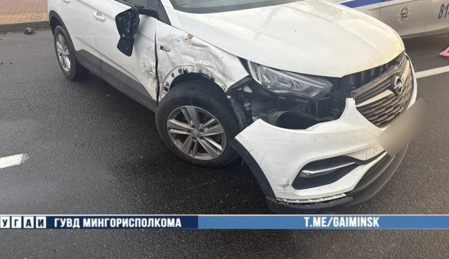 Из-за ошибки при перестроении на Партизанском проспекте опрокинулся автомобиль
