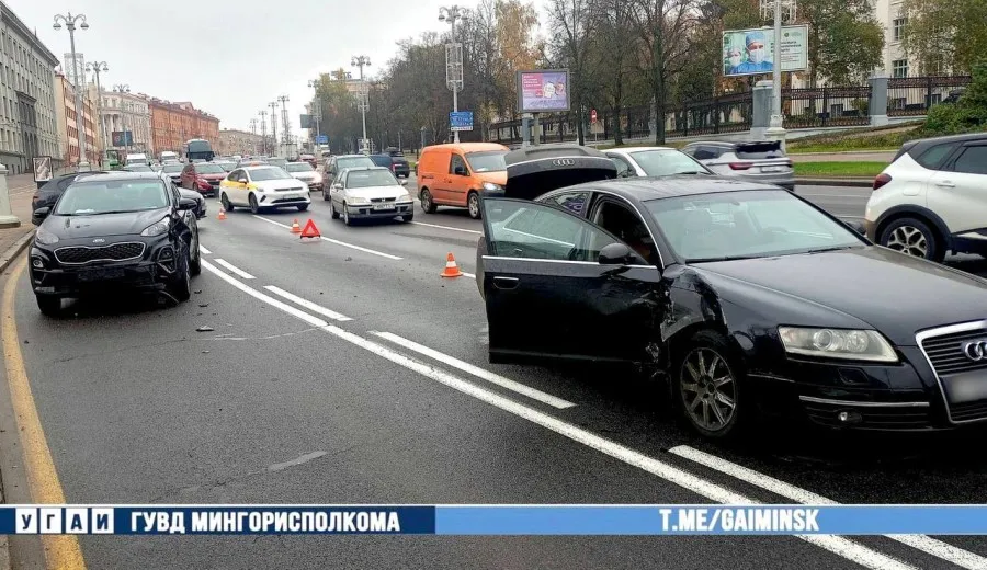 На проспекте Независимости столкнулись автомобили «Audi» и «Kia»