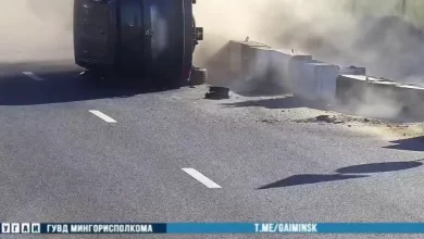 В Минске Toyota перевернулась после столкновения с бетонным блоком (видео)